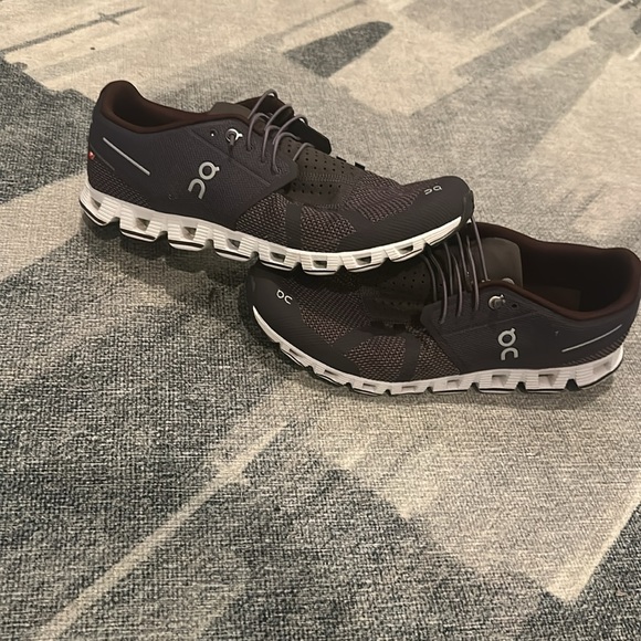 On cloud men’s running shoes - Picture 2 of 4